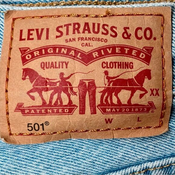 Levi’s 501 Original Fit High Rise Cutoffs in Light Blue Wash Women’s 24 - Picture 6 of 9